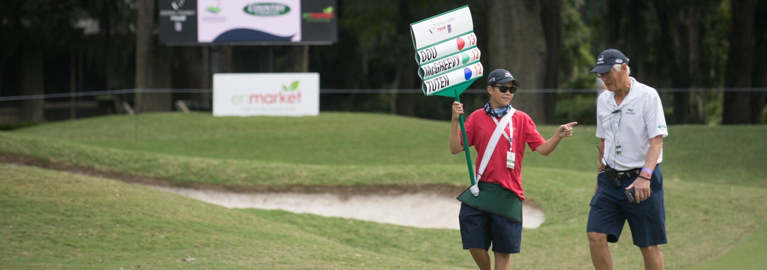 walking scorer standard bearer walking